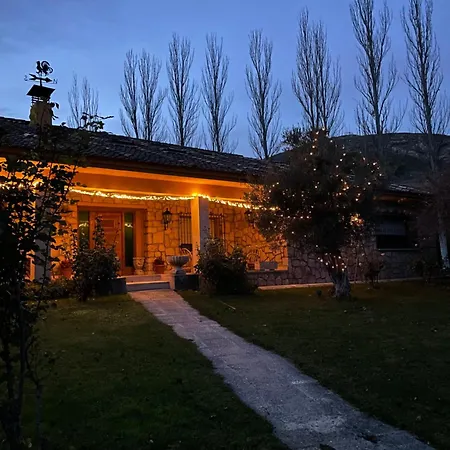 בית נופש Casa Fuentes De Ledina Fuentiduena