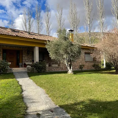 Casa Fuentes De Ledina Ferienhaus *