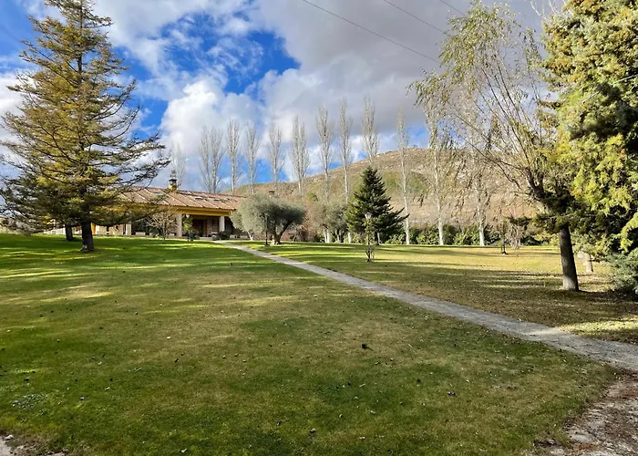 Semesterbostad Casa Fuentes De Ledina