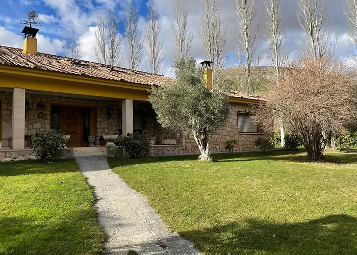 Casa Fuentes De Ledina Ferienhaus *